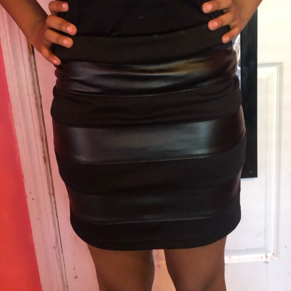Black leather striped Skirt